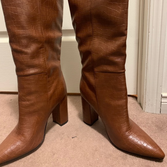 TAN CROC PRINT KNEE HIGH BOOTS - Picture 1 of 16